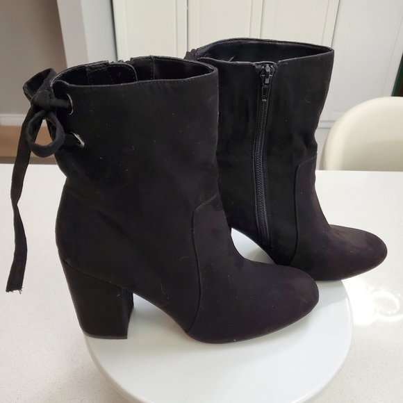 Nine West Black Suede Ankle Boots -Size 10 - Picture 4 of 7